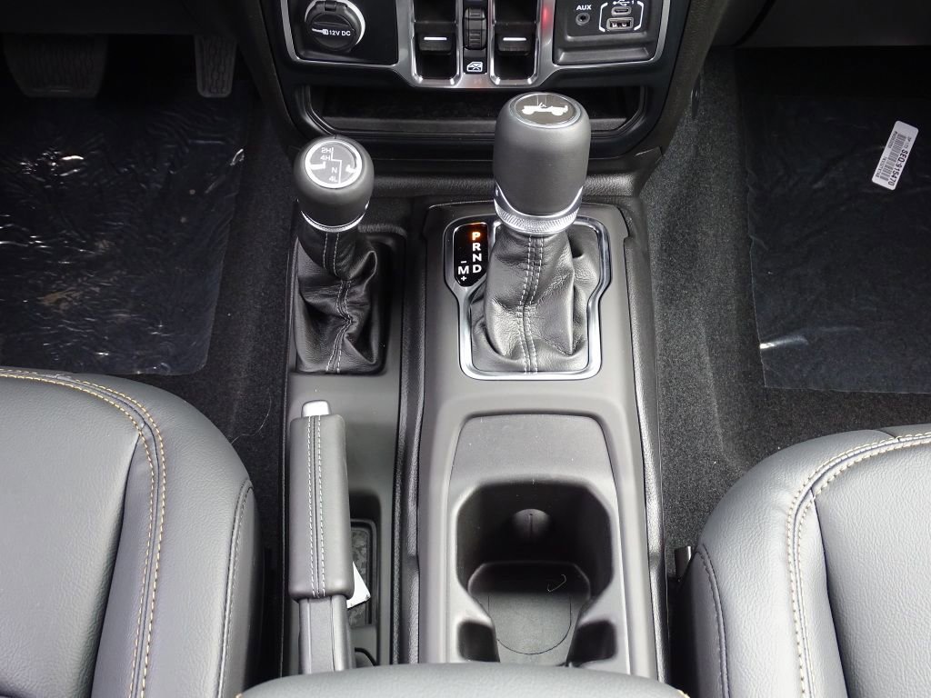 Used 2024 Jeep Wrangler Sahara w/ Safety Group image 21