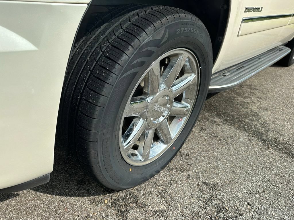 Used 2011 GMC Yukon XL Denali RWD image 10