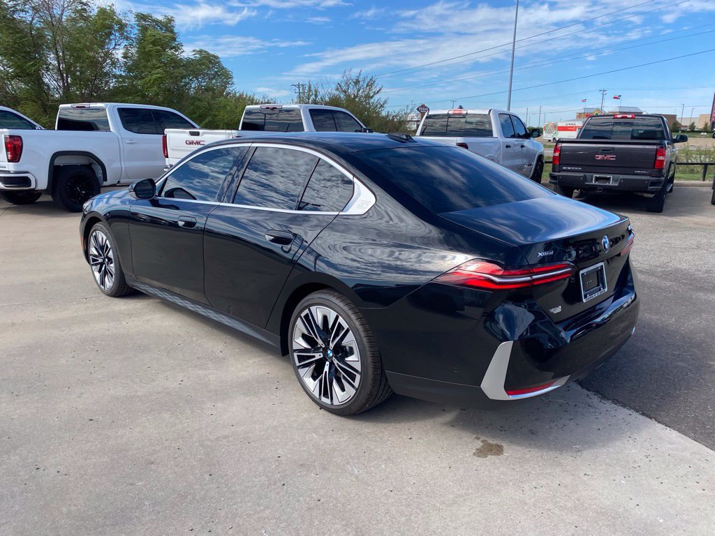 Used 2026 BMW 540i xDrive w/ Premium Package AWD/4WD image 3