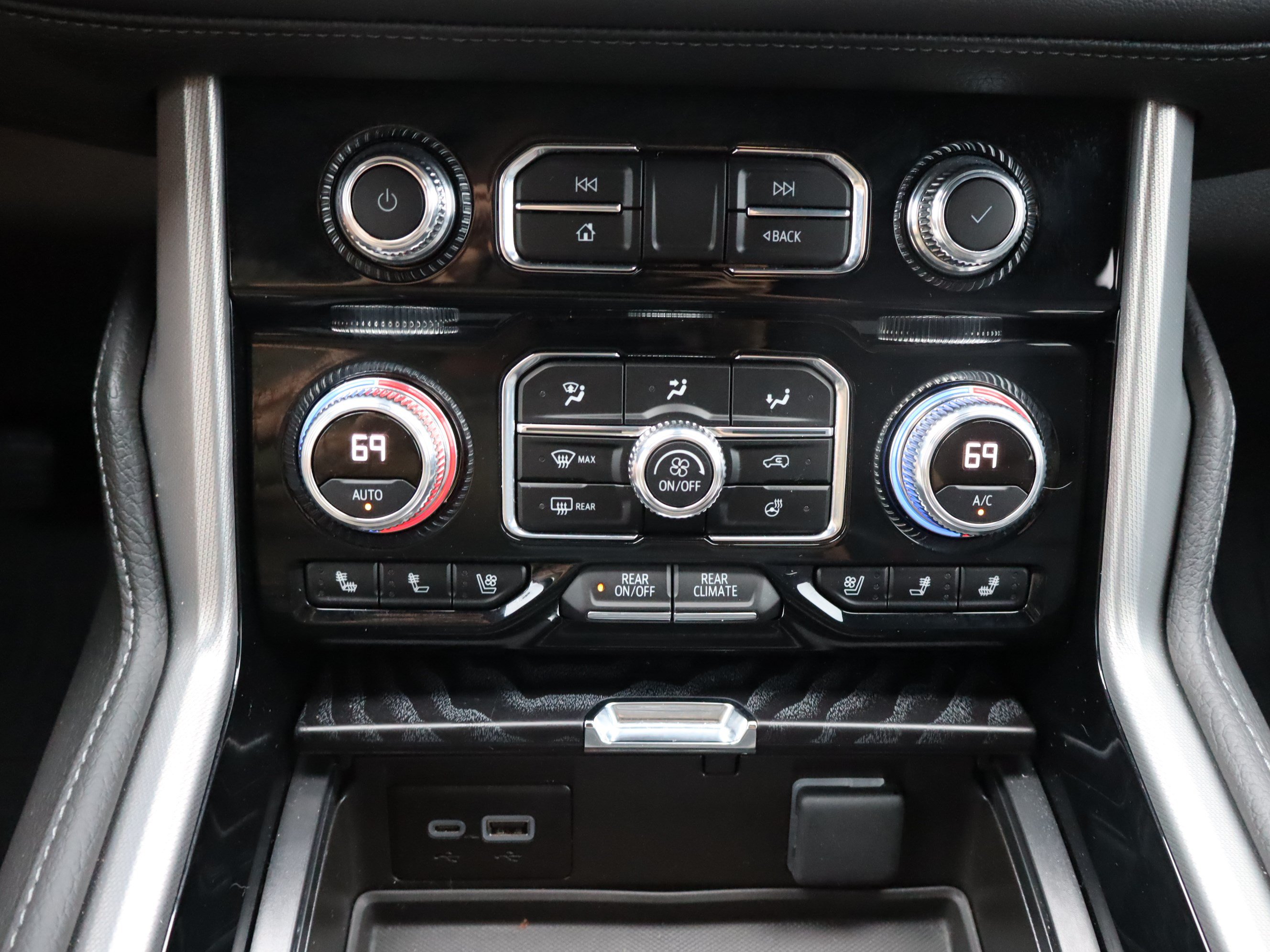 Used 2024 GMC Yukon Denali w/ Denali Reserve Package AWD/4WD image 31