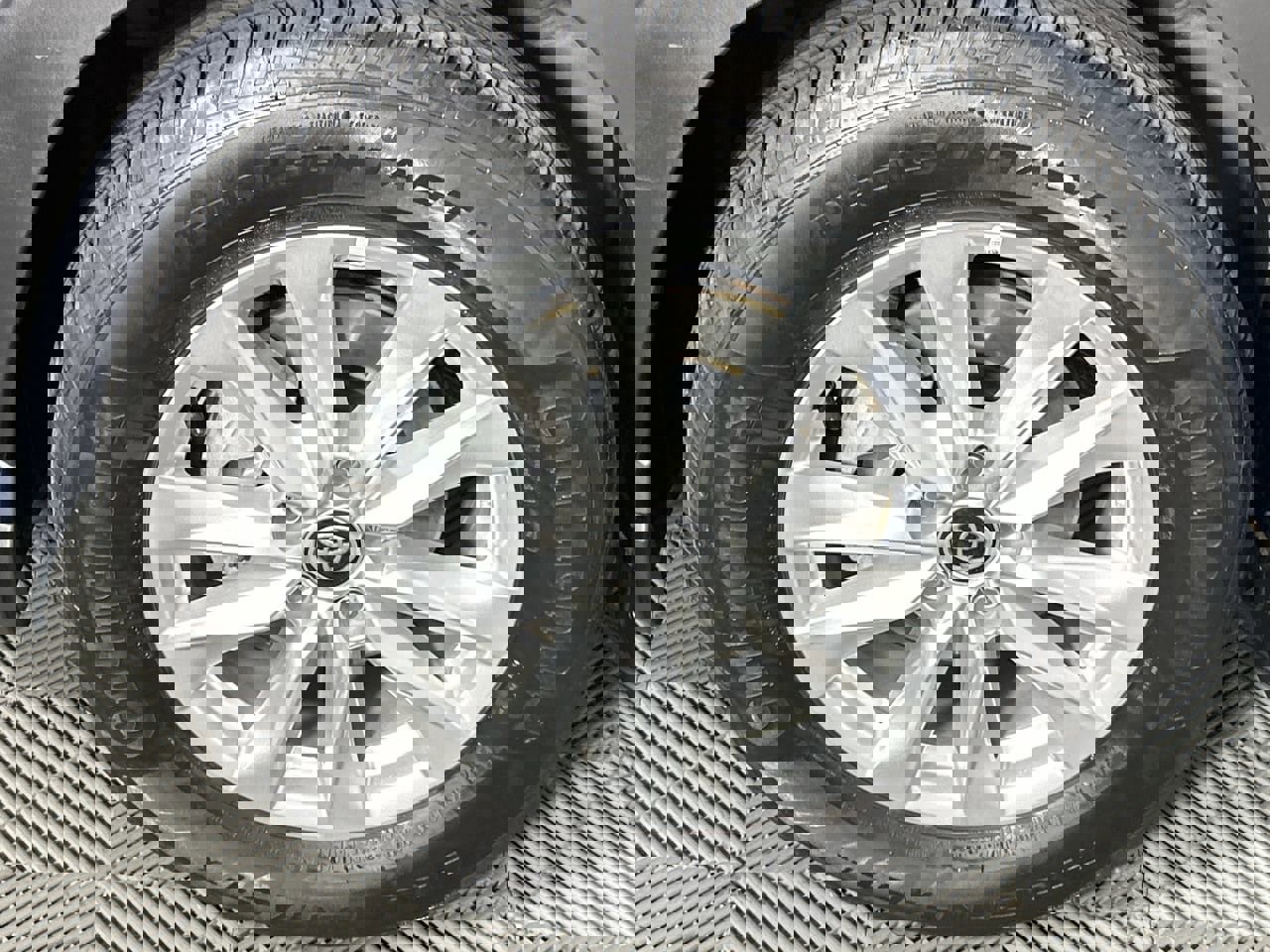 Used 2023 Toyota Corolla Cross LE image 9