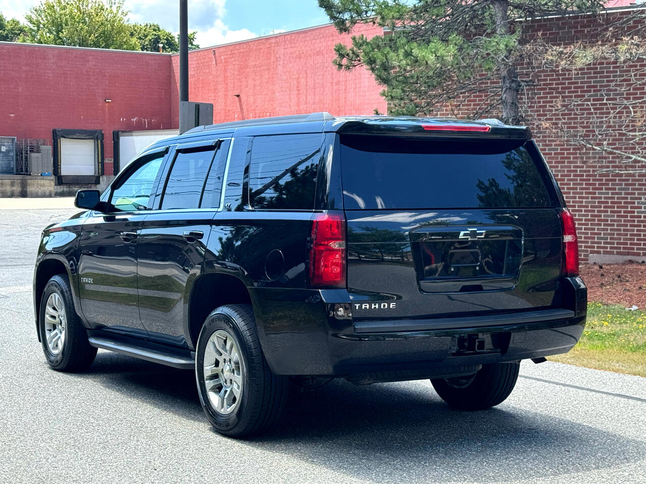 Used 2017 Chevrolet Tahoe LT image 4