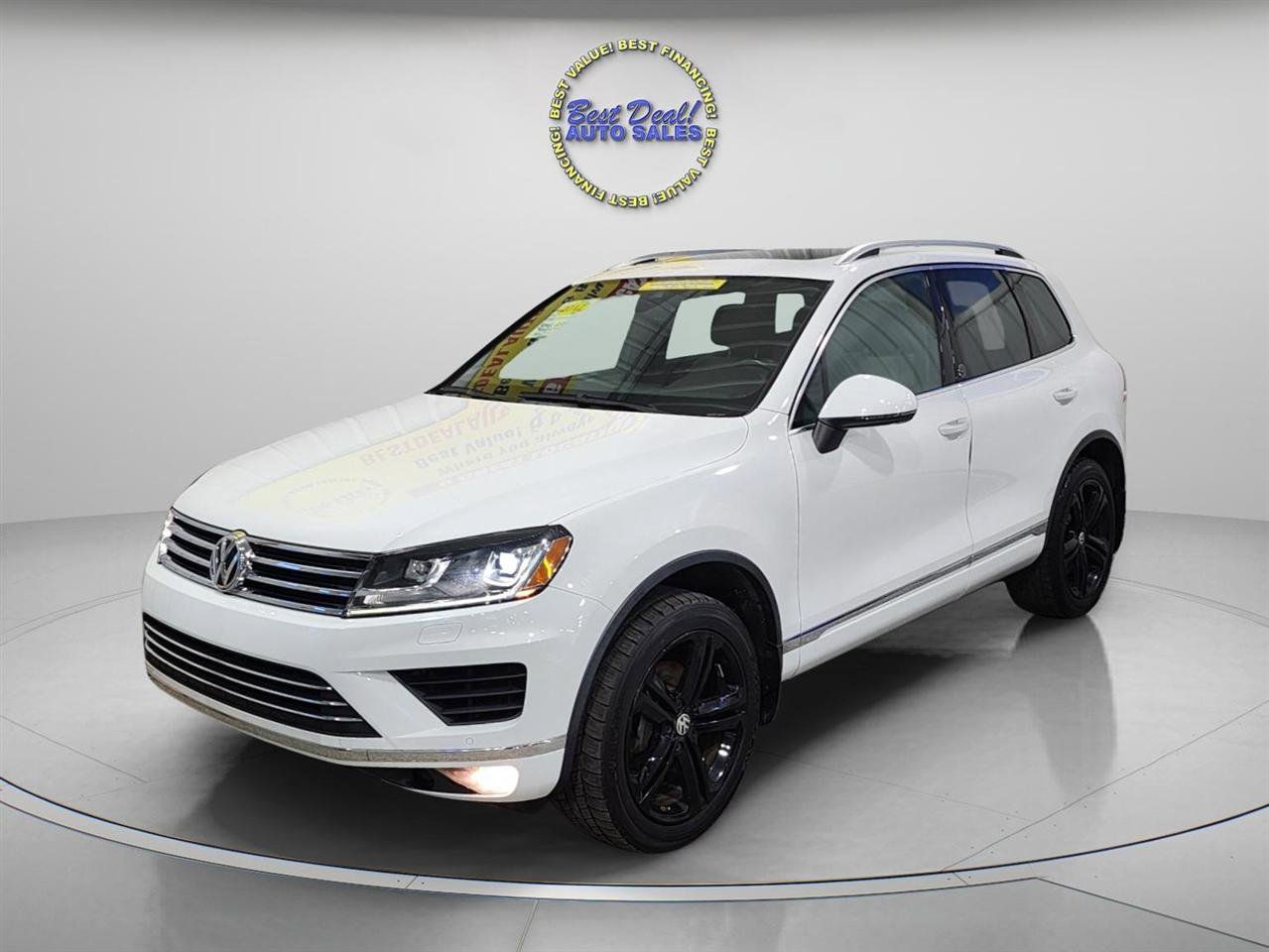 Used 2017 Volkswagen Touareg Wolfsburg Edition AWD/4WD image 2