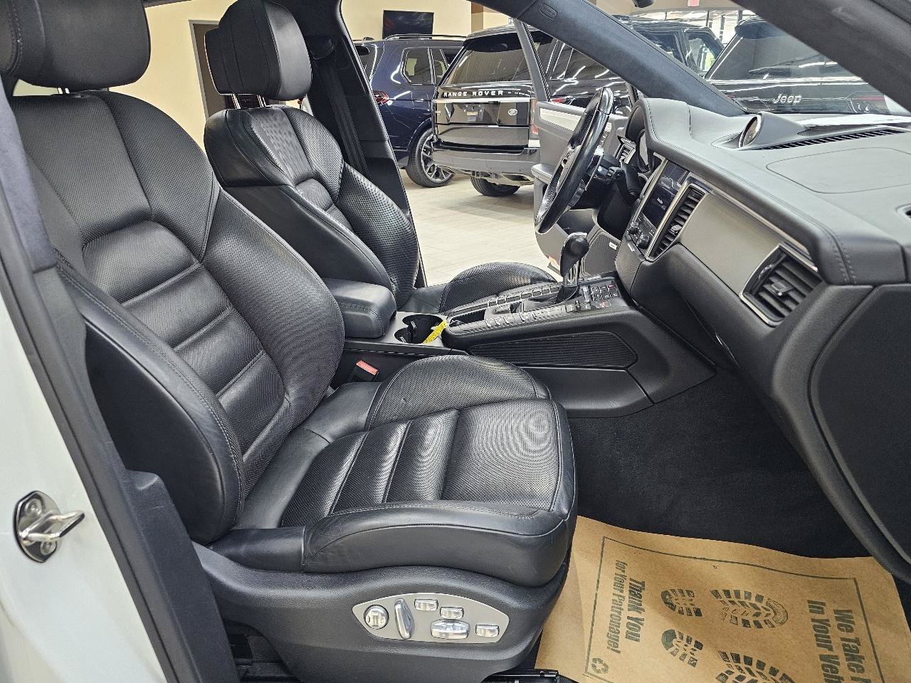 Used 2017 Porsche Macan Turbo AWD/4WD image 22