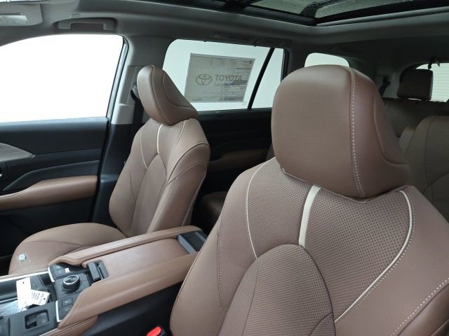 New 2026 Toyota Grand Highlander Platinum image 21