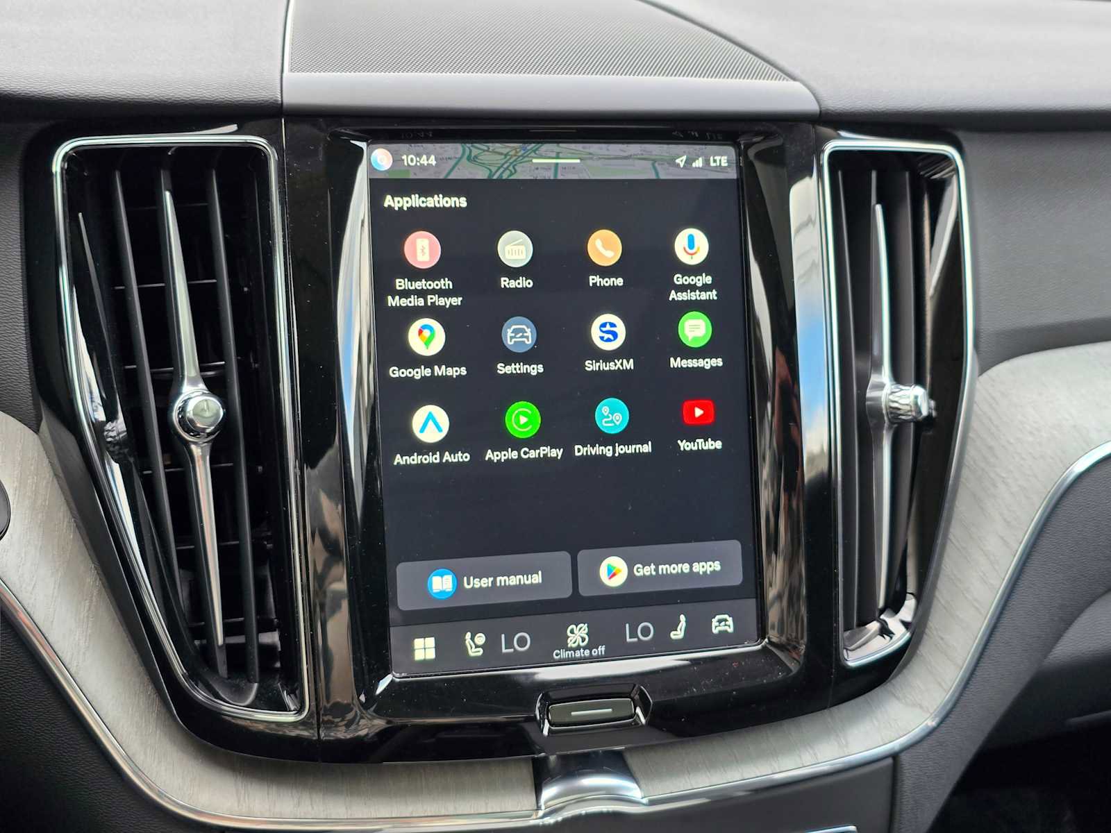 Certified 2025 Volvo XC60 B5 Plus image 24