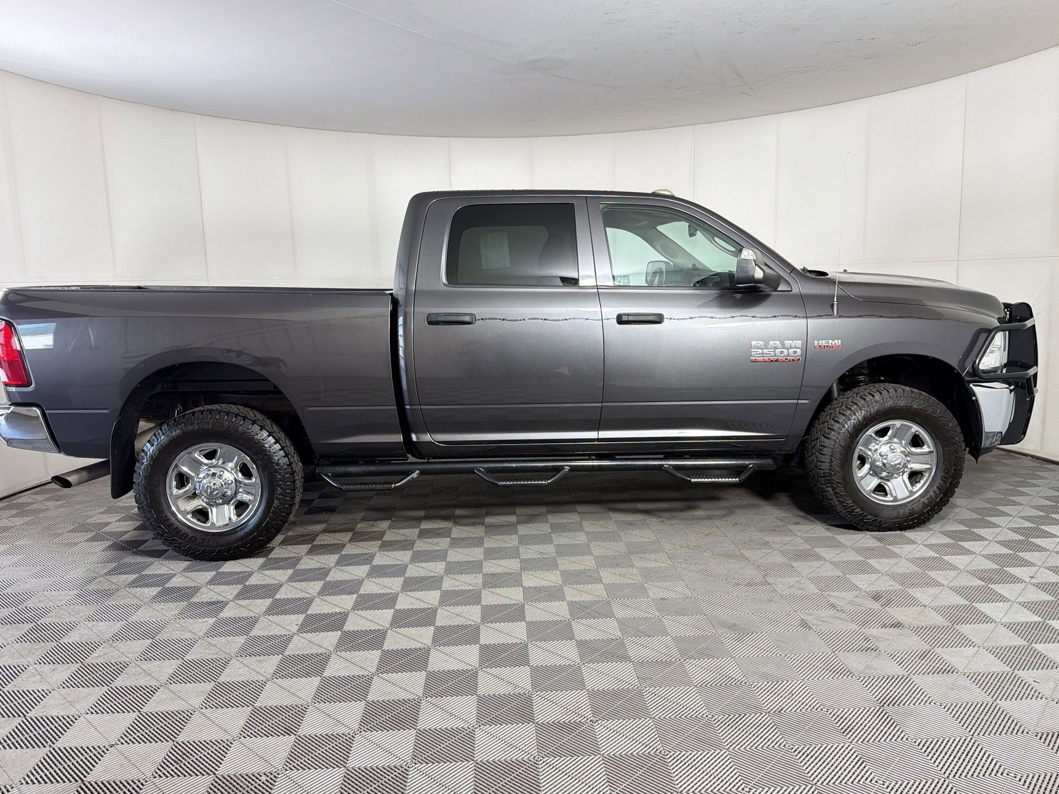 Used 2018 RAM 2500 Tradesman w/ Chrome Appearance Group AWD/4WD image 8