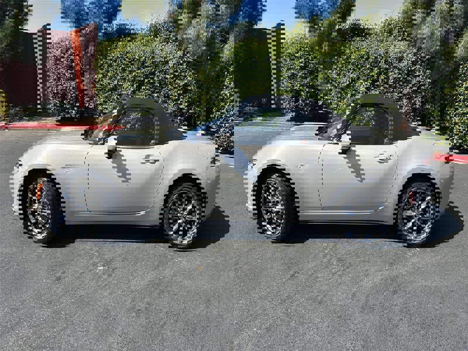 Used 2023 MAZDA MX-5 Miata Grand Touring image 3