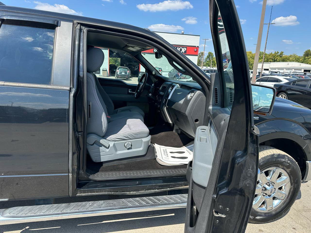 Used 2014 Ford F150 XLT w/ Equipment Group 302A Luxury AWD/4WD image 10