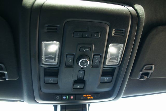 Used 2022 Chevrolet Suburban RST w/ Sport Performance Package image 24