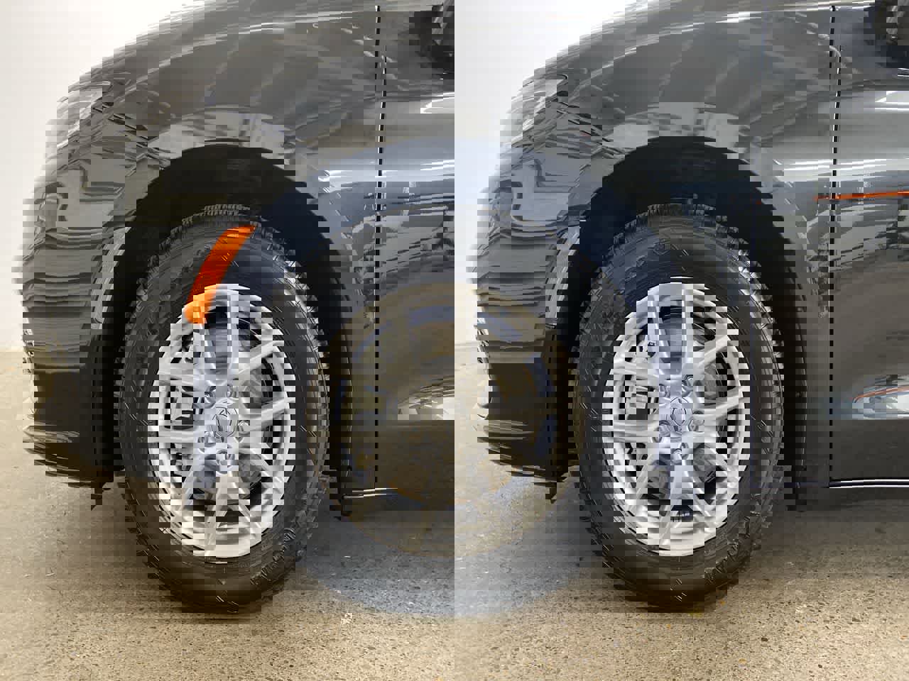 Used 2024 Chrysler Pacifica Touring-L image 11