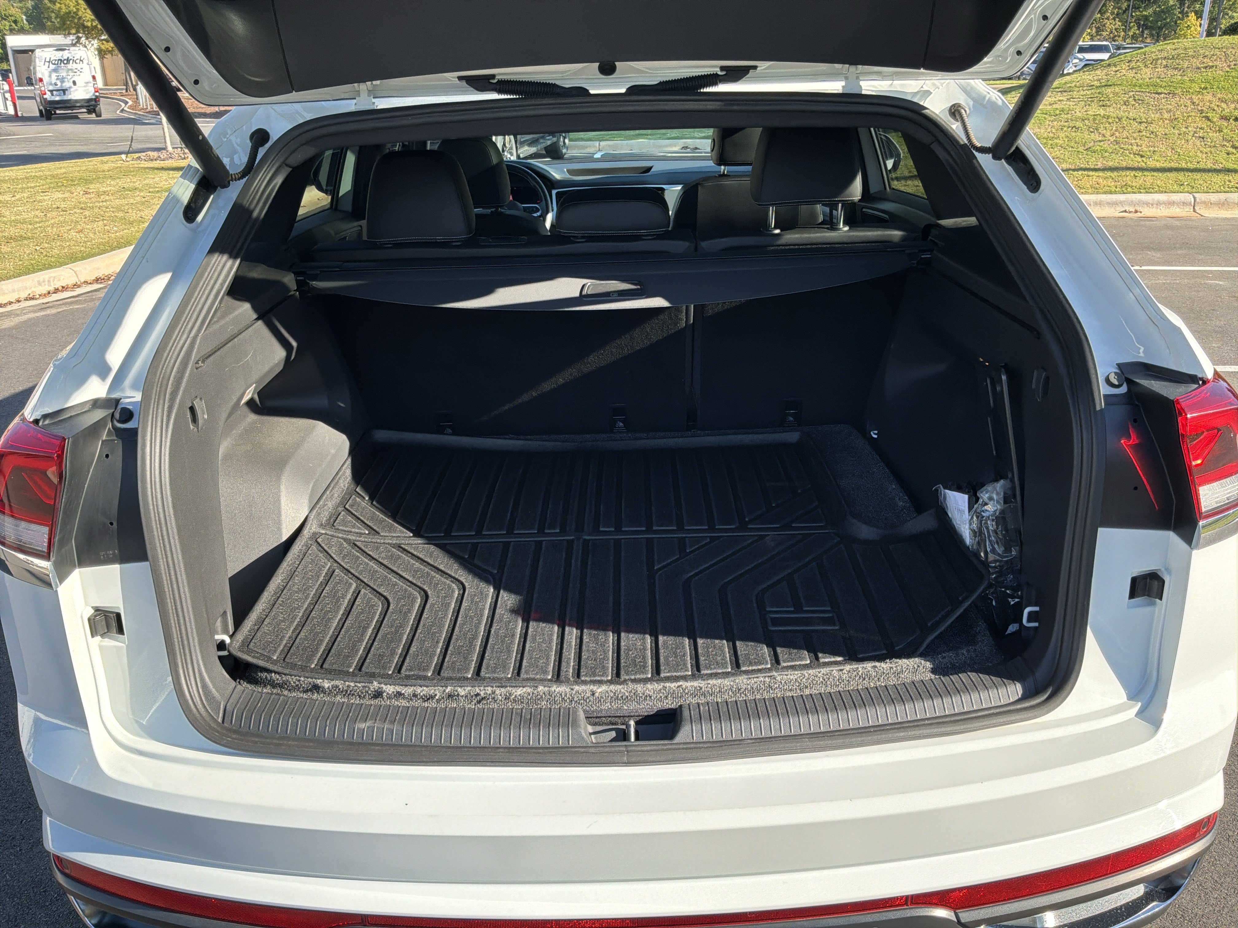 Used 2023 Volkswagen Atlas Cross Sport SE w/ Panoramic Sunroof Package AWD/4WD image 32