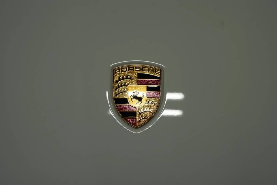 Certified 2025 Porsche Macan AWD/4WD image 29
