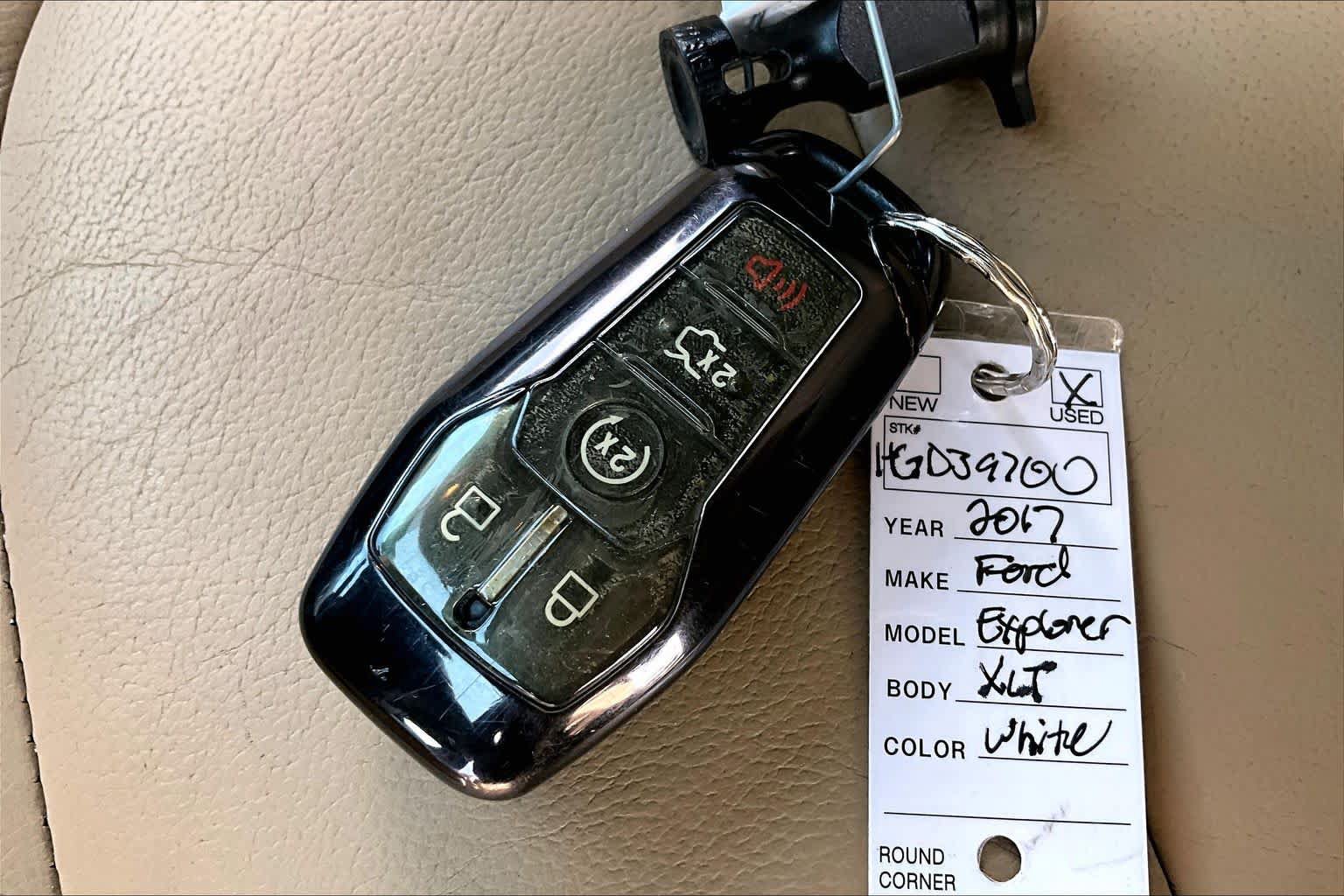 Used 2017 Ford Explorer XLT w/ Equipment Group 202A FWD image 15