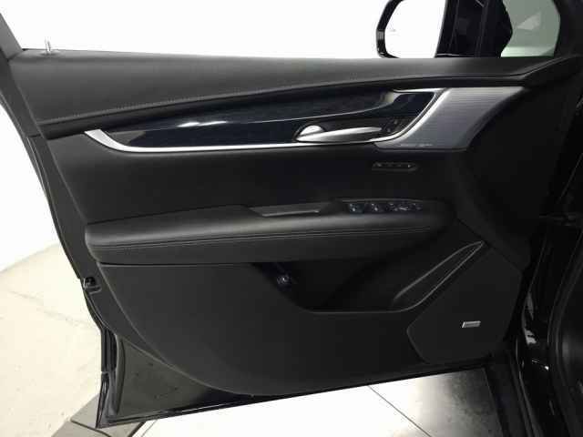 Certified 2025 Cadillac XT5 Premium Luxury w/ LPO, Floor Liner Package image 18