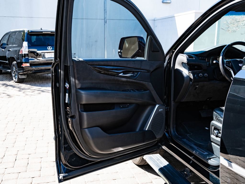 Used 2015 Cadillac Escalade Platinum image 31