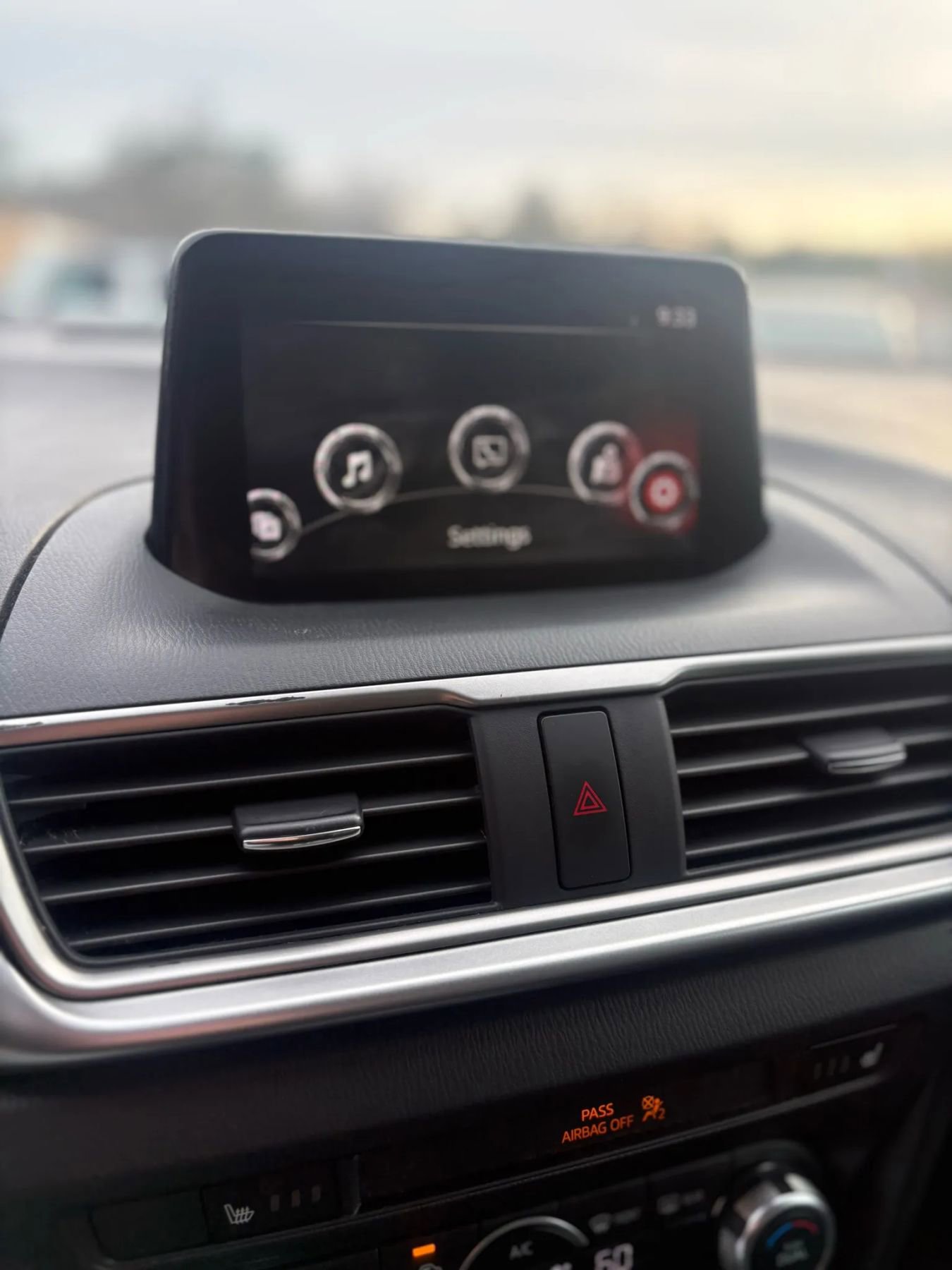 Used 2018 MAZDA MAZDA3 Touring image 31