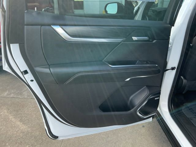 Used 2025 GMC Acadia Elevation image 21