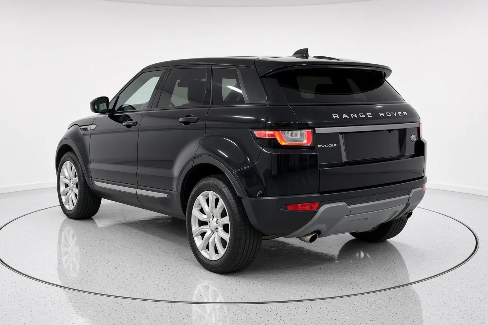 Used 2018 Land Rover Range Rover Evoque SE AWD/4WD image 4