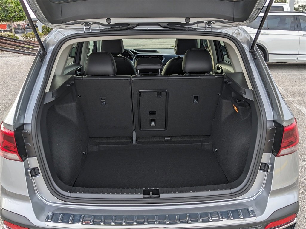 Certified 2023 Volkswagen Taos SE w/ Panoramic Sunroof Package image 13