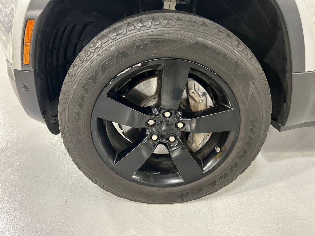 Used 2020 Land Rover Defender 110 First Edition AWD/4WD image 8
