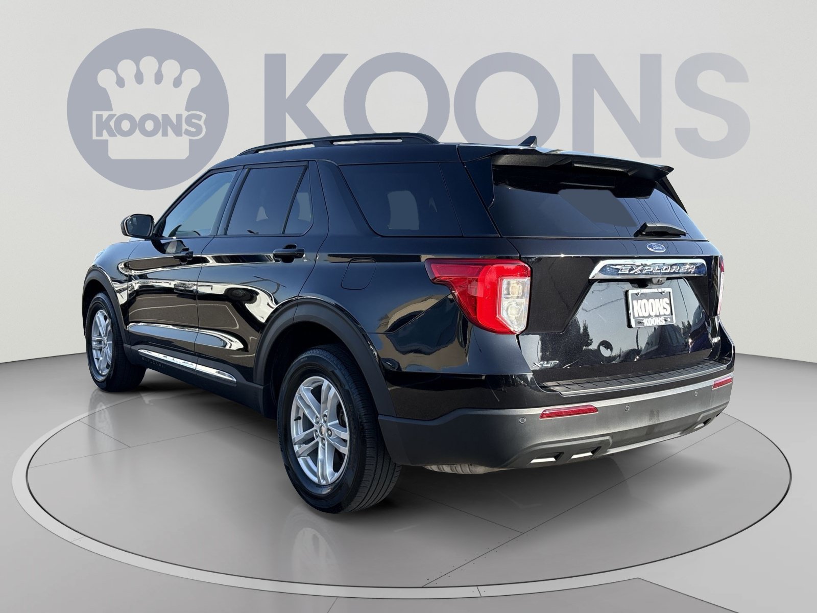 Used 2023 Ford Explorer XLT AWD/4WD image 4