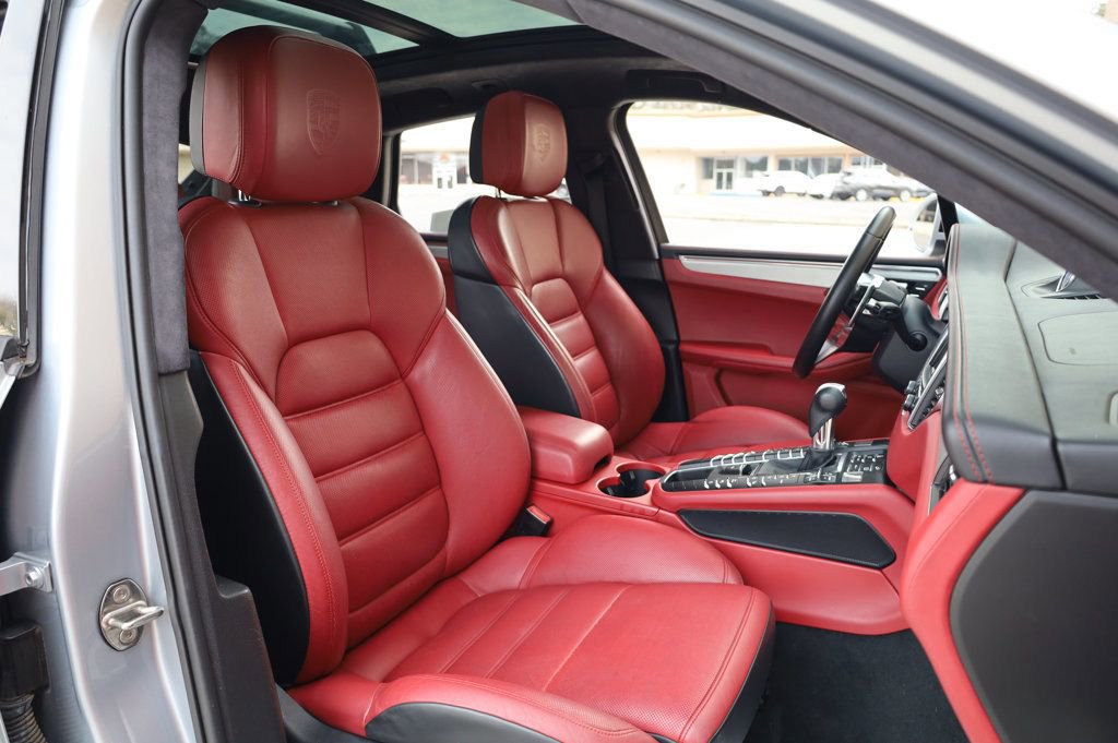 Used 2015 Porsche Macan Turbo image 25