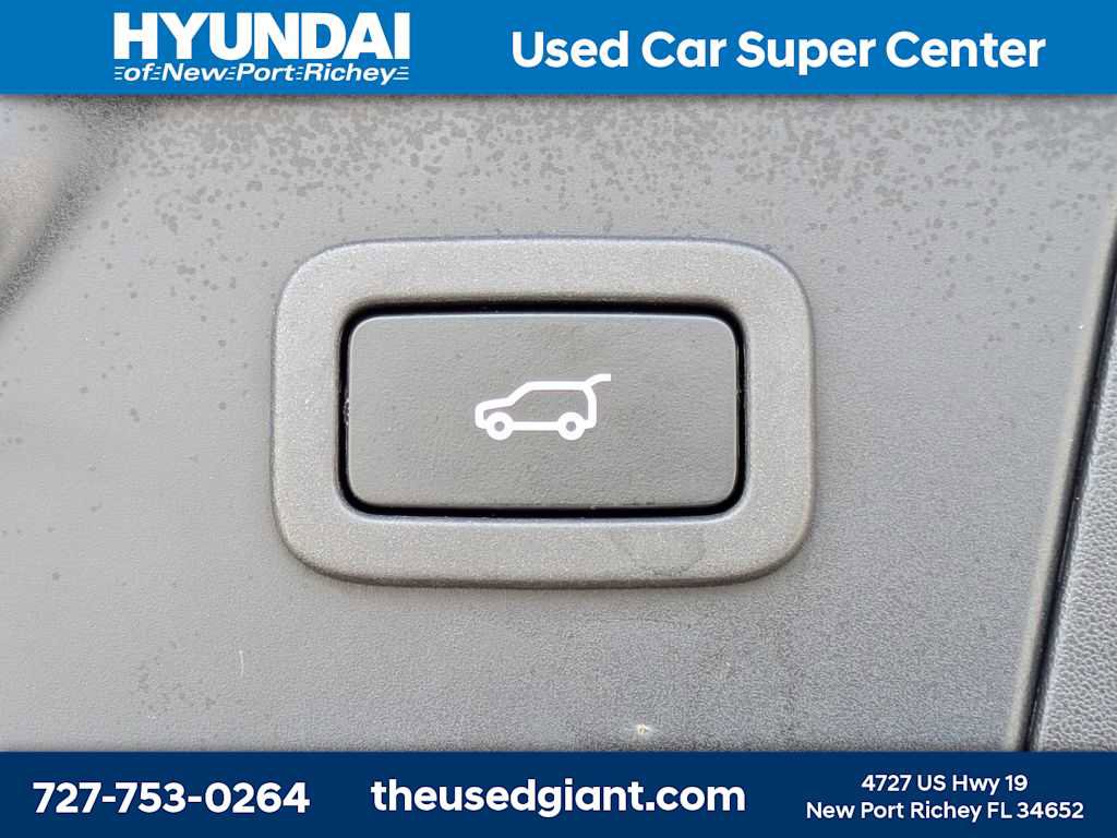 Used 2020 Land Rover Range Rover Velar R-Dynamic S image 13