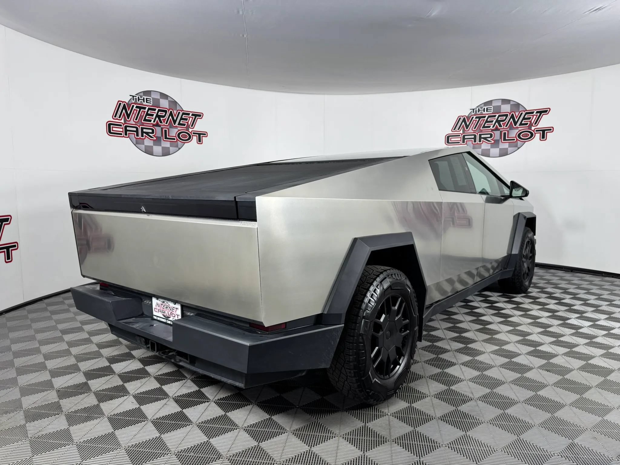 Used 2024 Tesla Cybertruck AWD Crew Cab image 7