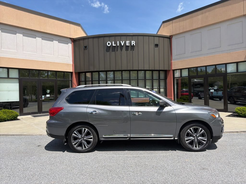 Used 2017 Nissan Pathfinder Platinum w/ Family Entertainment Package AWD/4WD image 8