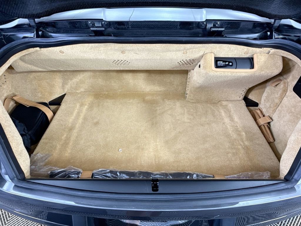 Used 2014 Aston Martin Vanquish Volante image 32