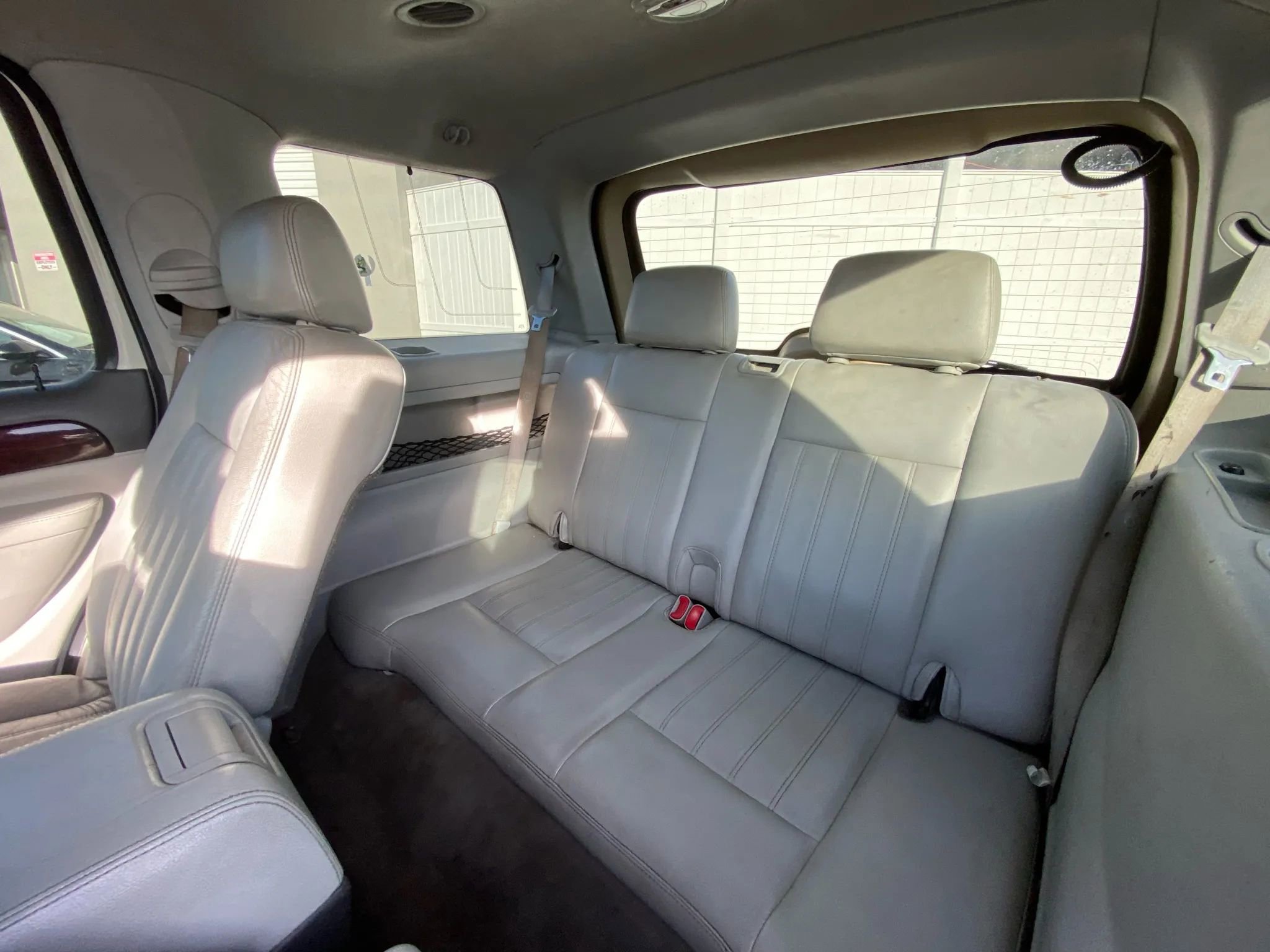 Used 2004 Lincoln Aviator Luxury RWD image 12