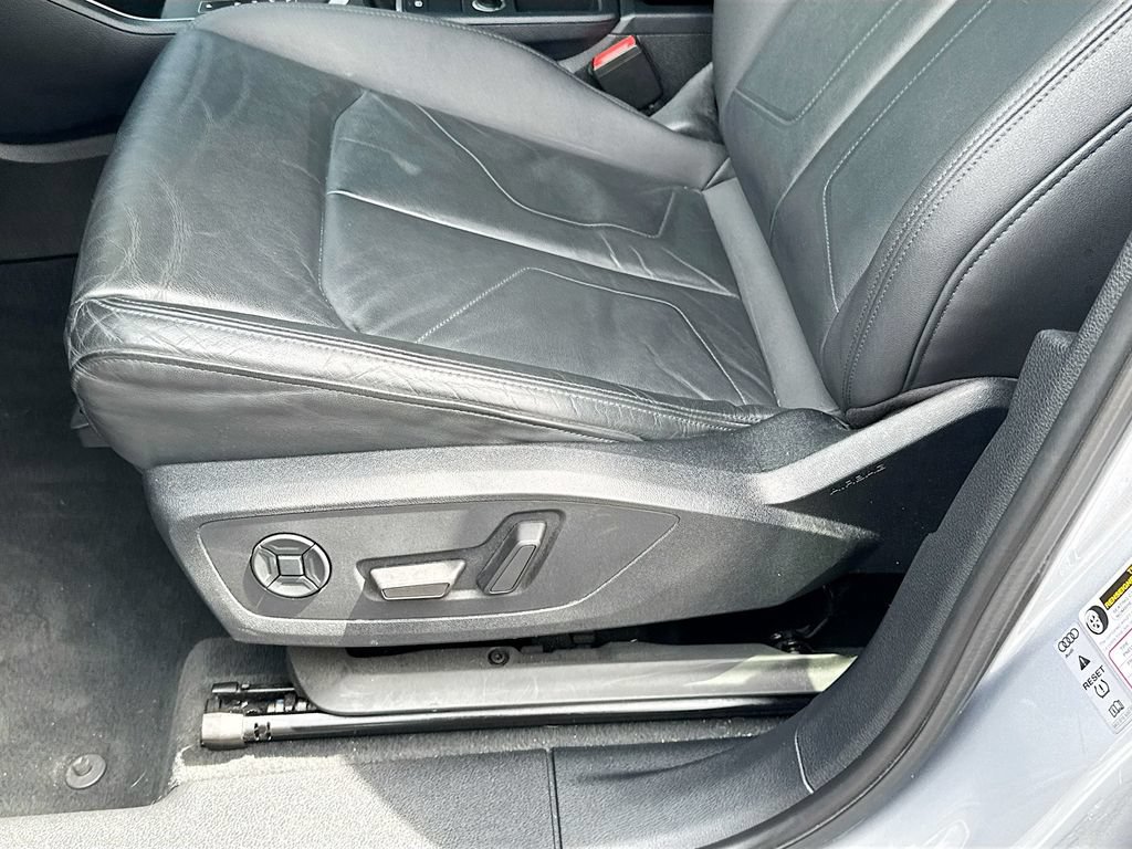 Used 2019 Audi Q3 2.0T Premium w/ Convenience Package AWD/4WD image 19