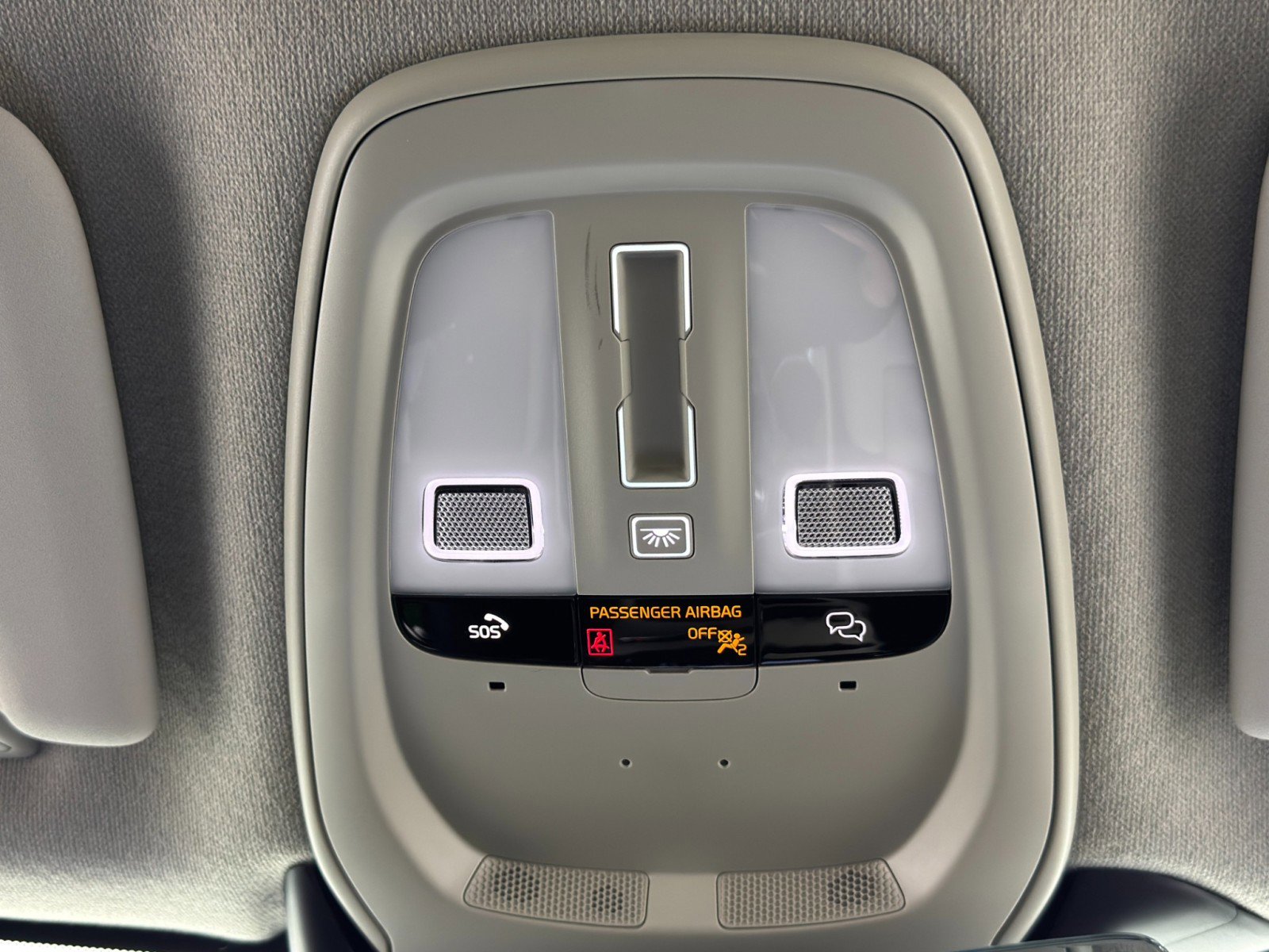 Used 2024 Volvo XC40 B5 Ultimate w/ Protection Package Premier image 36