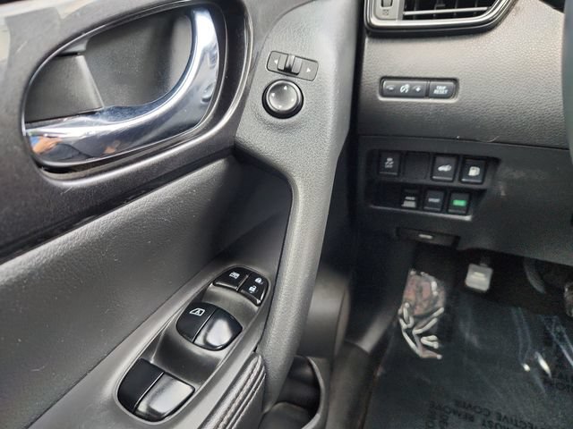 Used 2018 Nissan Rogue SV AWD/4WD image 36