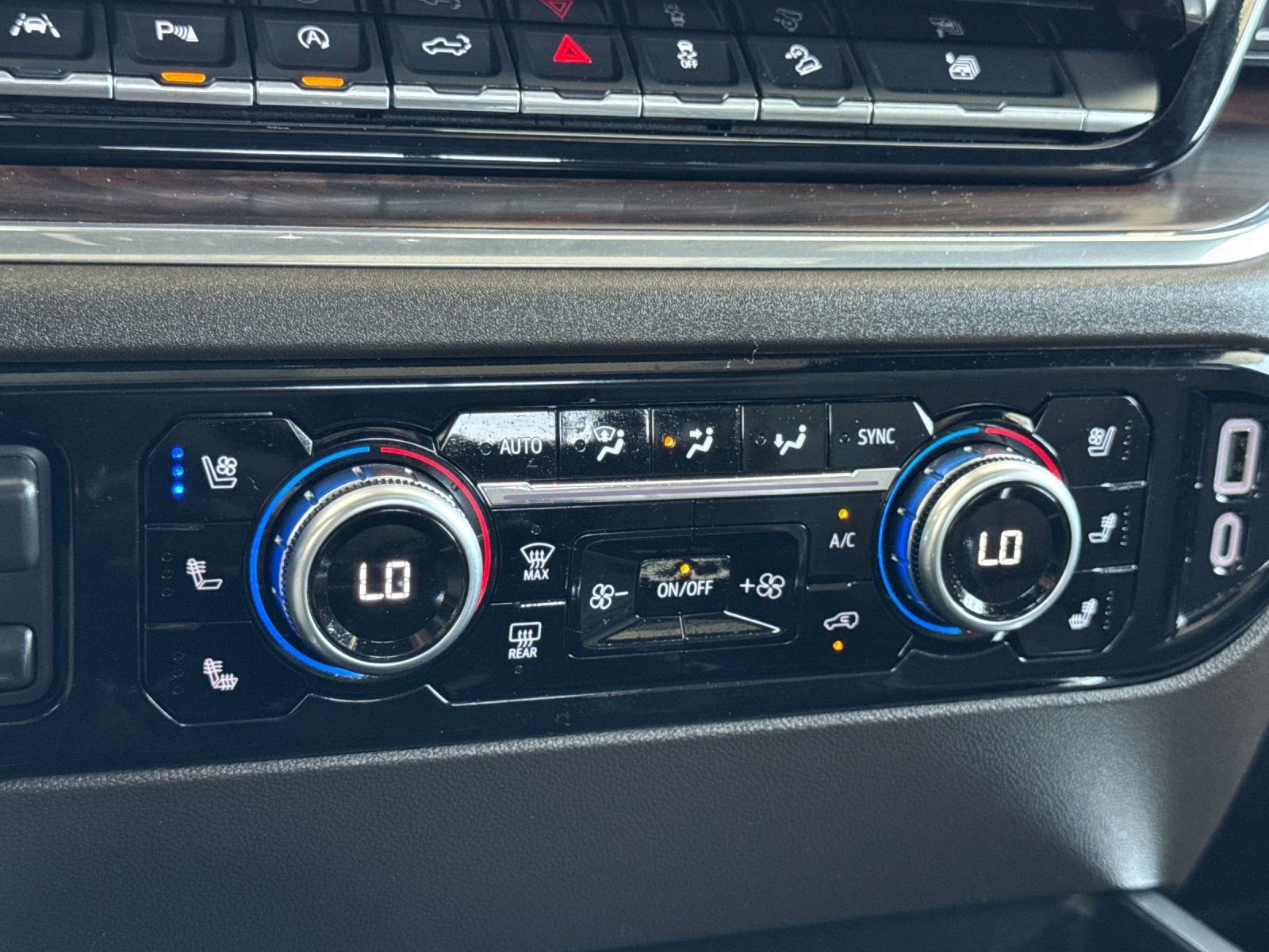 Used 2024 GMC Sierra 1500 SLT w/ SLT Convenience Package image 24