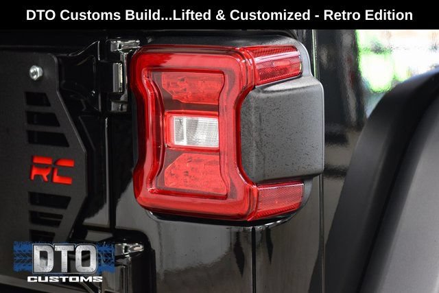 Used 2025 Jeep Wrangler Unlimited Rubicon w/ Convenience Group AWD/4WD image 21