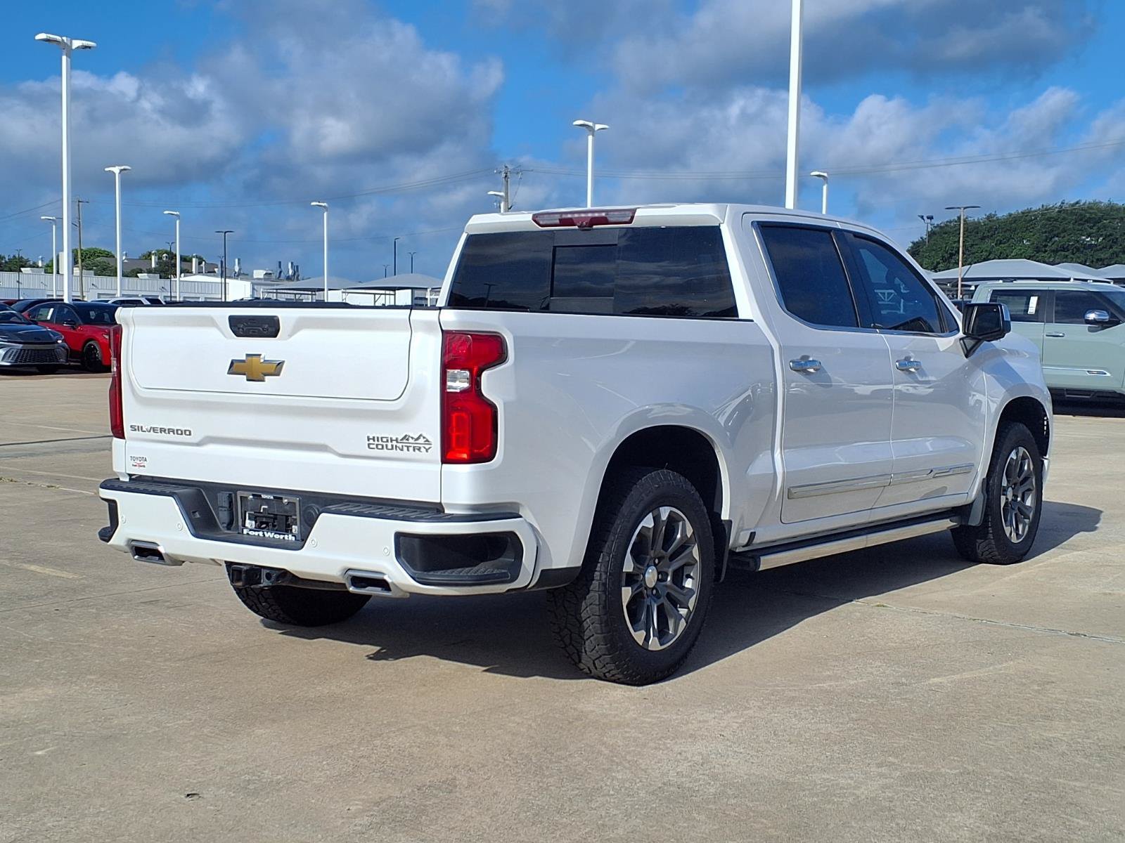 Used 2023 Chevrolet Silverado 1500 High Country w/ Technology Package AWD/4WD image 9