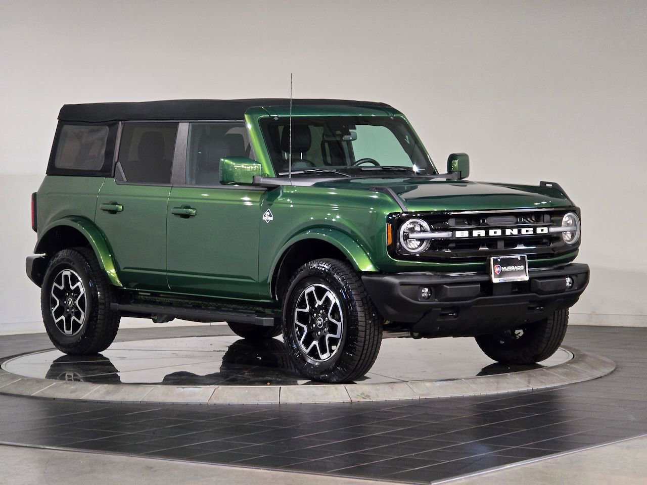 Used 2023 Ford Bronco Outer Banks image 2