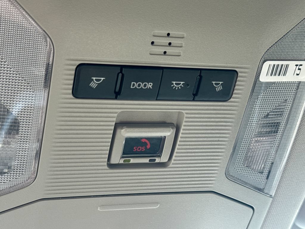 Used 2025 Toyota RAV4 XLE AWD/4WD image 28