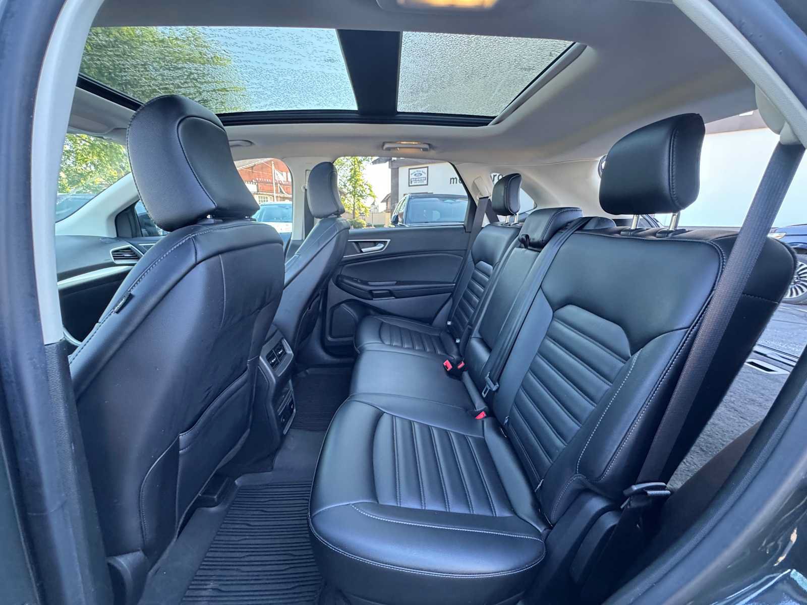 Used 2024 Ford Edge SEL w/ Convenience Package AWD/4WD image 3