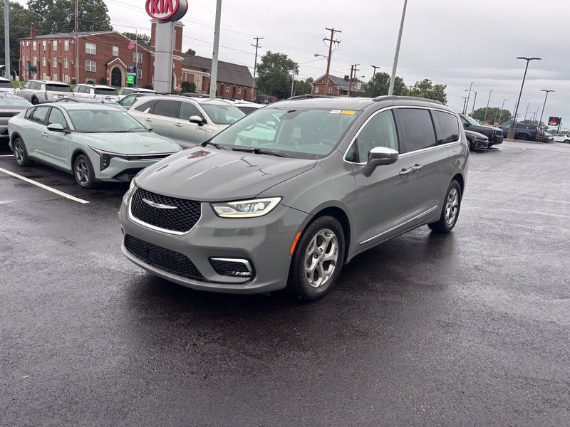 Used 2022 Chrysler Pacifica Limited FWD image 3