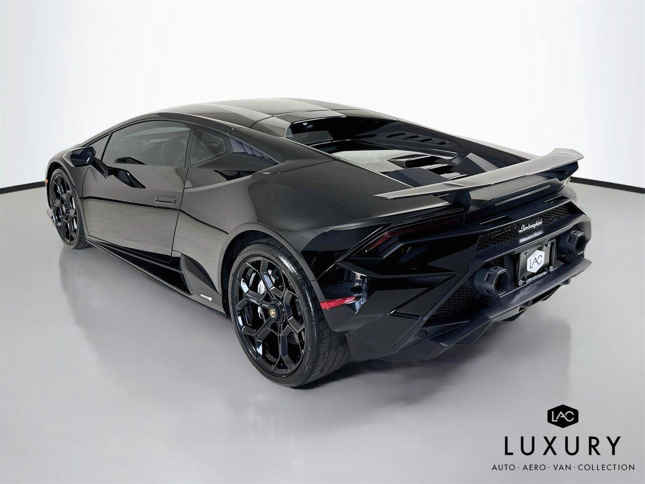 Used 2023 Lamborghini Huracan Tecnica RWD image 8