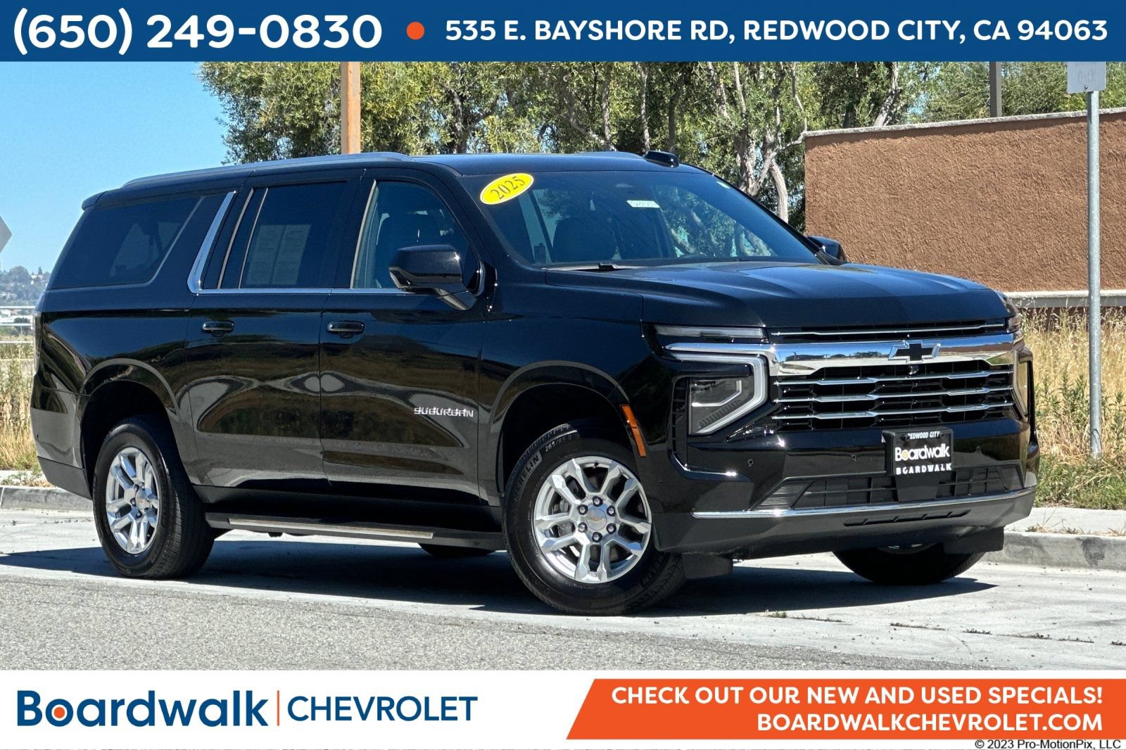 Used 2025 Chevrolet Suburban LT AWD/4WD image 1