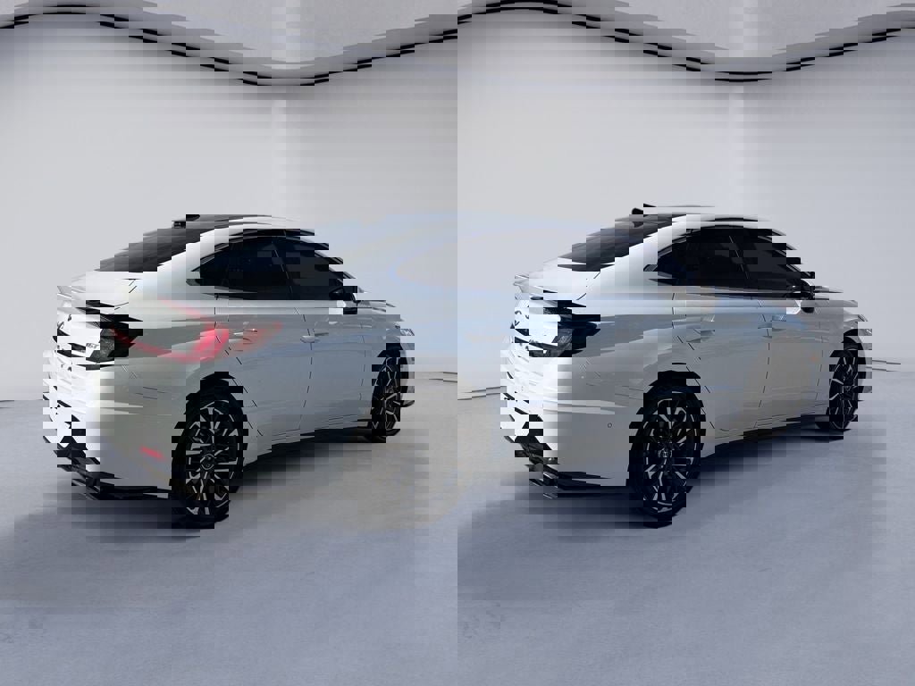 Used 2022 Hyundai Sonata Limited w/ Preferred Accessory Package image 5