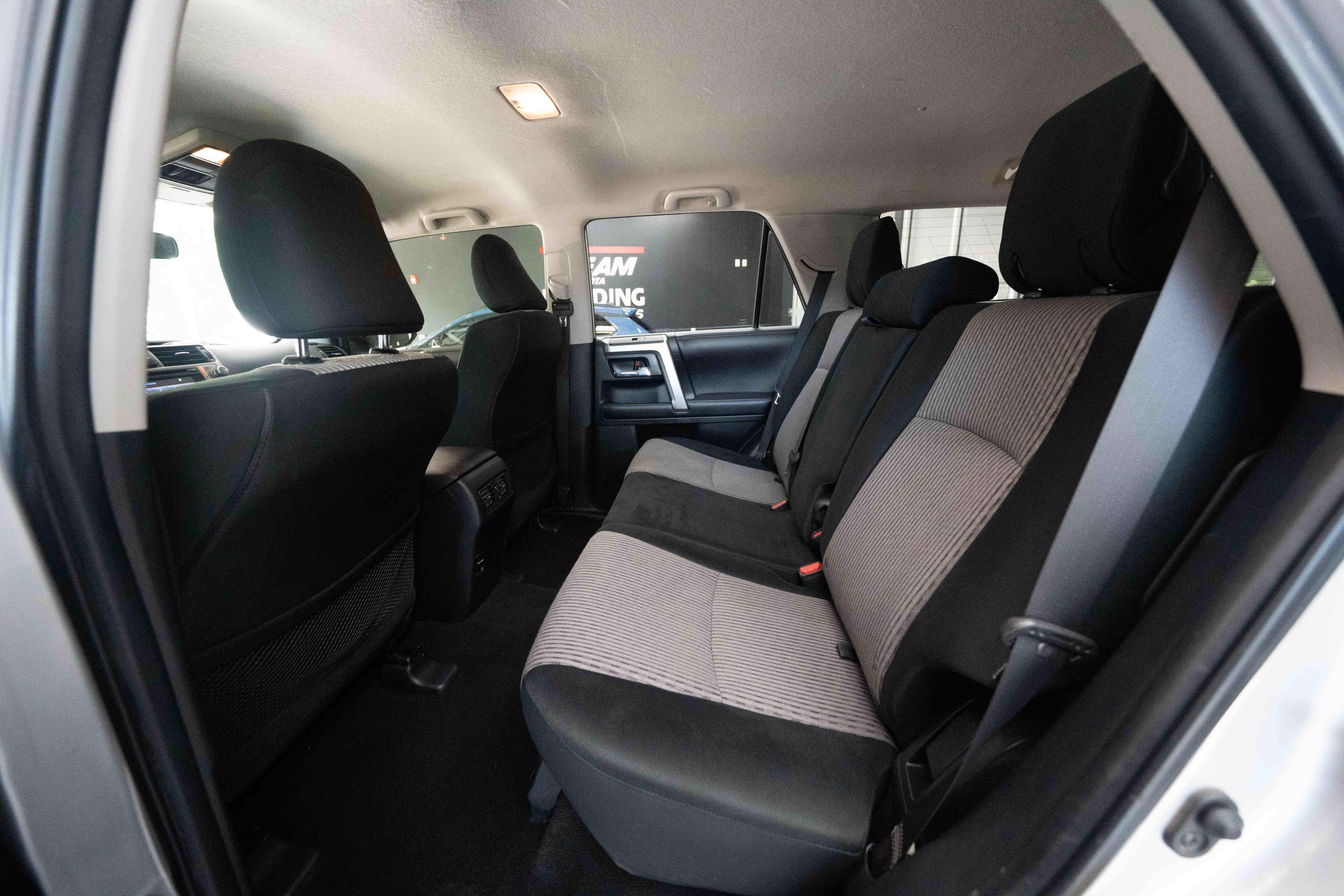 Used 2018 Toyota 4Runner SR5 AWD/4WD image 23