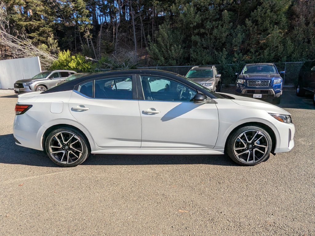 Used 2025 Nissan Sentra SR FWD image 4