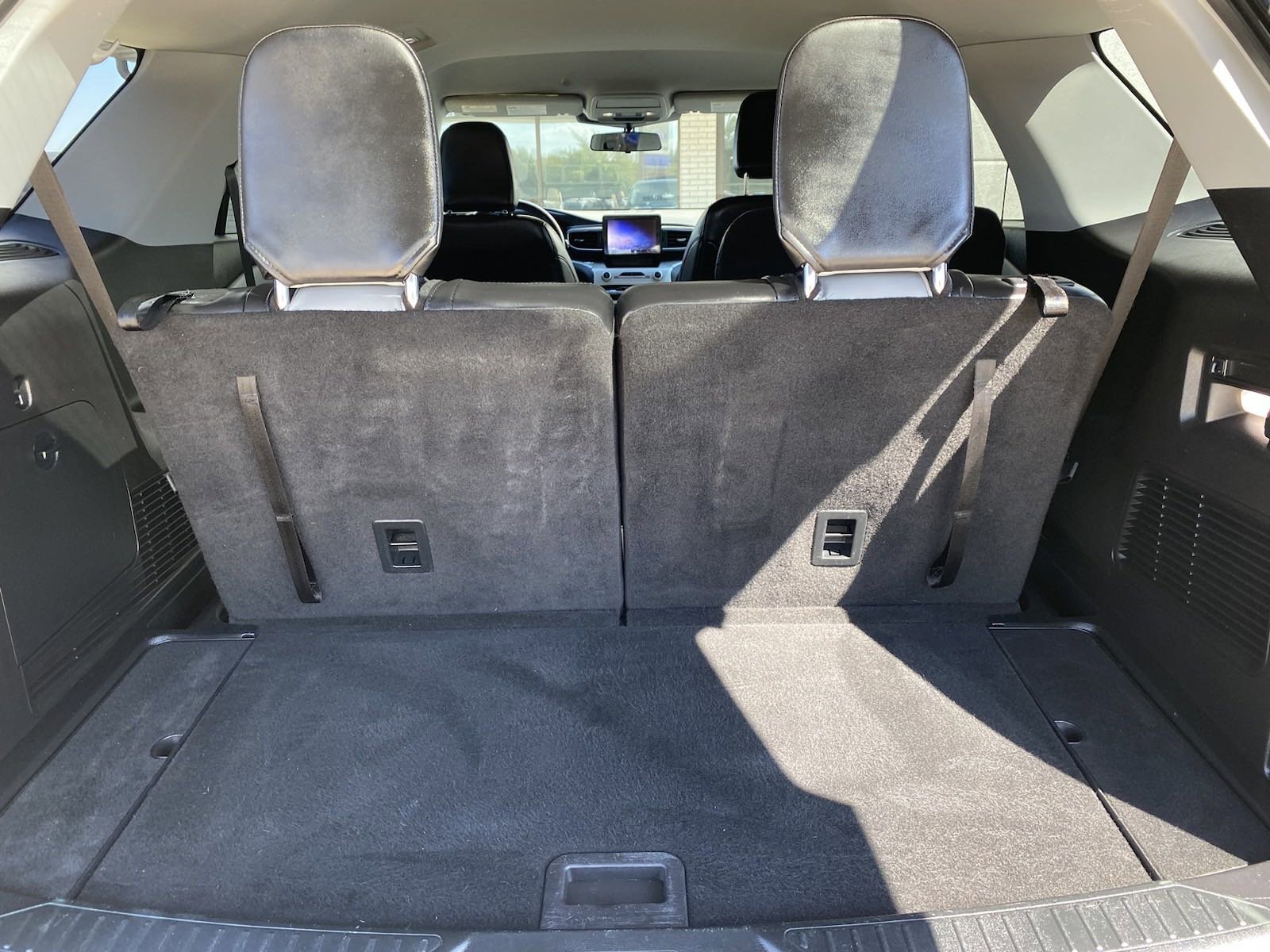 Used 2021 Ford Explorer XLT w/ Equipment Group 202A AWD/4WD image 14