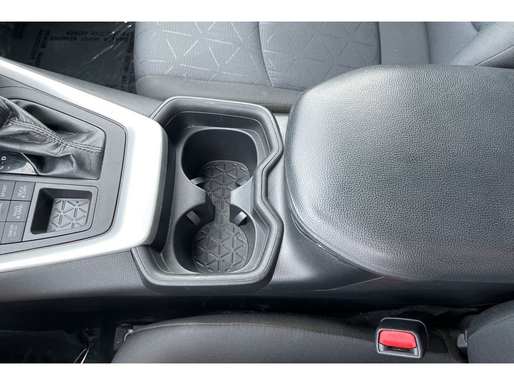 Used 2021 Toyota RAV4 XLE w/ Carpet Mat Package (TMS) image 31