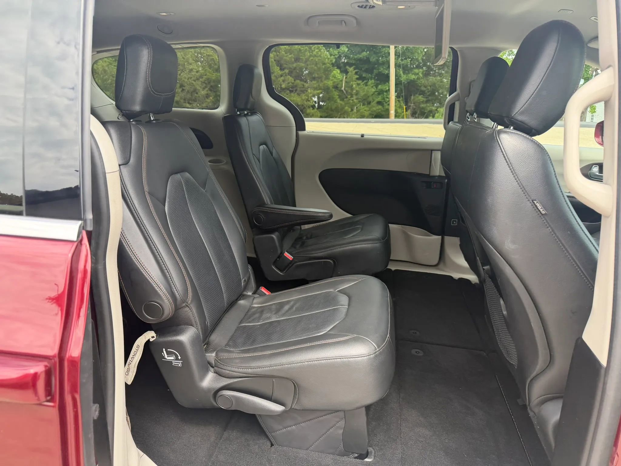Used 2018 Chrysler Pacifica Touring-L FWD image 39
